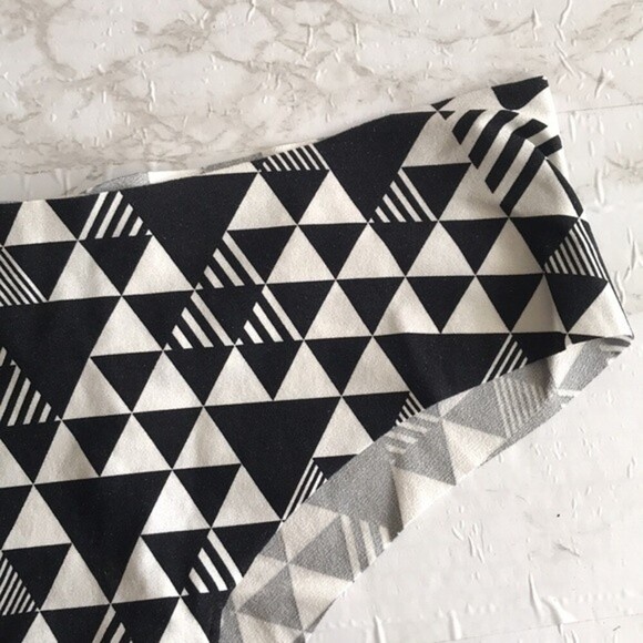 Victoria’s Secret black and white sexy cheekster panties size small - Picture 3 of 6